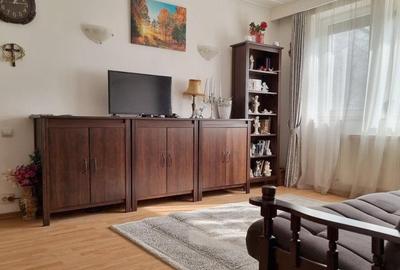 Apartament cu 3 camere semidecomandat, mobilat în Titan - 1