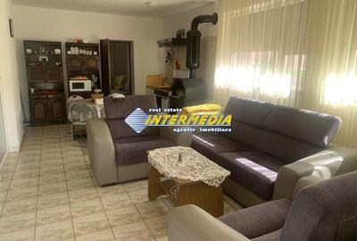 Casă individuală cu 5 camere cu Canalizare în Periferie - 1