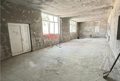 Spațiu comercial, de 95 mp, în Central - 8