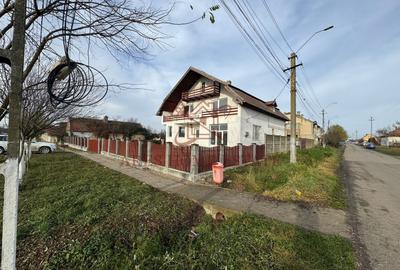 Casă 7 camere de vânzare/închiriere Izvin + anexă 90 mp- Comision 0 - 1