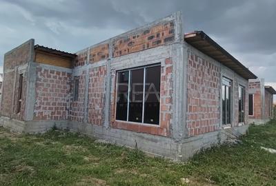 Casă individuală cu 4 camere cu Canalizare în Domnești - 10
