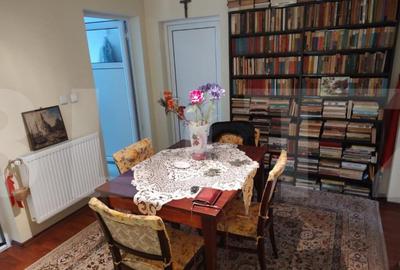 Casă cu 6 camere cu Teren 458 Mp în Central - 2