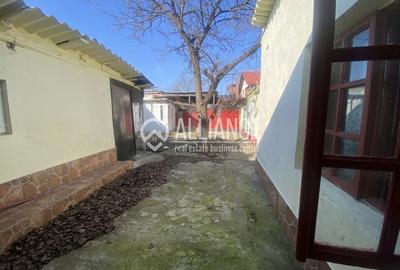 Murfatlar (COD 07)Casă bătrânească locuibilă cu teren de 300 mp - 10