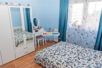 Apartament cu 3 camere semidecomandat, mobilat în Berceni