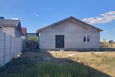 Casă individuală cu 3 camere cu Teren 560 Mp în Coșoveni