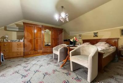 Casă cu 10 camere cu Teren 908 Mp în Central - 3