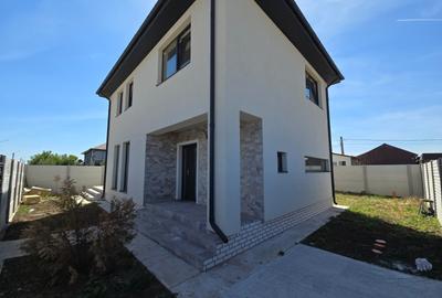 Casă individuală cu 4 camere cu Canalizare în Berceni - 2