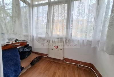 Liber de vanzare apartament 3 camere Baza 3, etaj intermediar - 10
