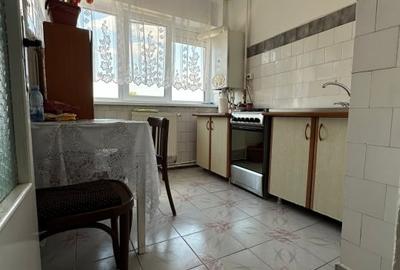 Apartament 3 camere confort 1, zona Garii, etaj 2 . - 2