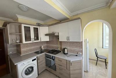 Garsonieră decomandată în Titan