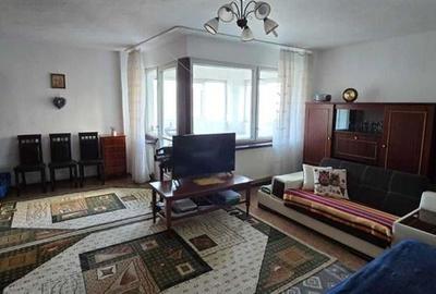 Apartament cu 3 camere decomandat, mobilat în Vlahuță