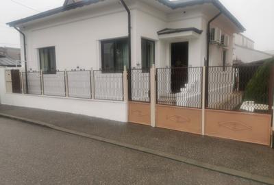 Casă cu 3 camere decomandat cu Teren 130 Mp în Ultracentral - 1