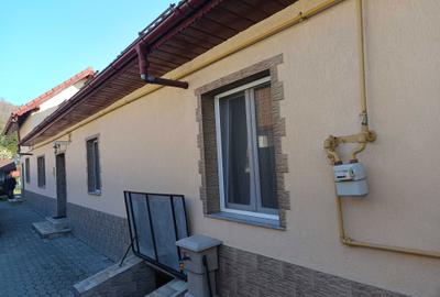 Casă cu 4 camere în Central - 2