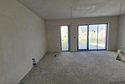 Casă cu Teren 324 Mp în Dumbrăvița