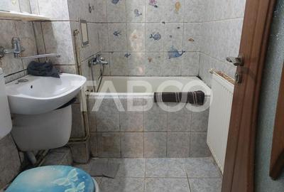 Apartament 2 camere decomandate 35 mp parter zona Stejarului Cisnadie - 9