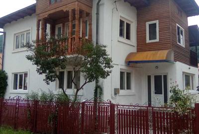 Casă cu 4 camere în Rucăr - 2