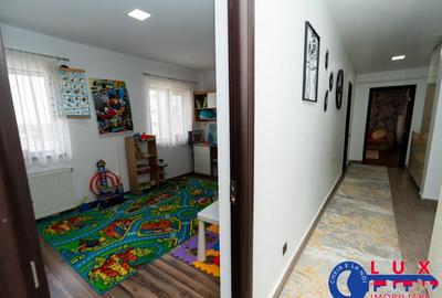 Apartament cu 3 camere decomandat în C5 - 7