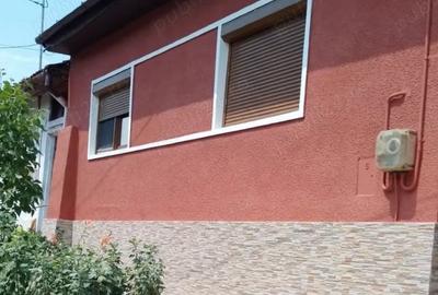 Casă individuală cu 4 camere cu Teren 200 Mp în Central - 1