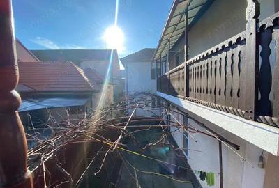 BRASADAS vinde casa 6 cam 2 bai cu tern 3.3 ari in zona 14 Mai. - 13