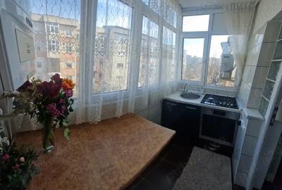 Apartament cu 2 camere decomandat în 1 Mai - 2