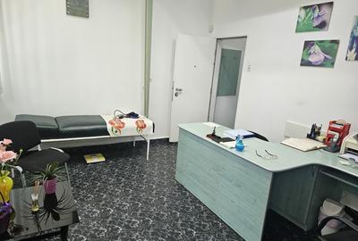 Spațiu comercial, de 40 mp, în Central - 4