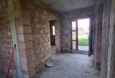 Casă cu 4 camere cu Teren 1600 Mp în Central - 8
