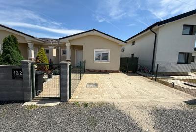 Duplex cu 3 camere cu Canalizare în Moșnița Nouă - 1