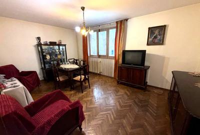Apartament cu 4 camere decomandat în Drumul Taberei