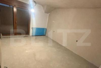 Casă cu 5 camere cu Teren 5000 Mp în Unirea - 2