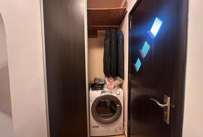 Apartament cu 3 camere semidecomandat, mobilat în P-ța Victoriei