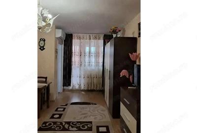 De vanzare Garsoniera Gorjului