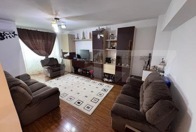 Apartament de vanzare, cu 3 camere, zona centrala