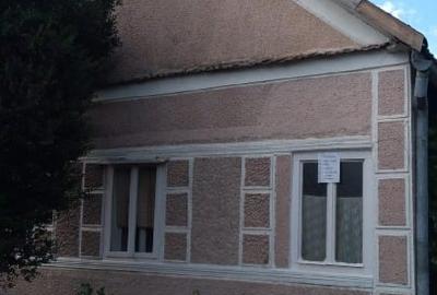 Casă individuală cu 3 camere cu Canalizare în Unimăt - 1