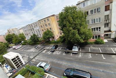 Apartament cu 3 camere semidecomandat în Dacia - 4