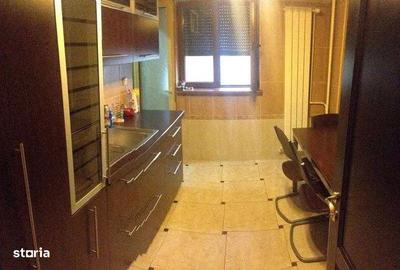 Apartament cu 3 camere decomandat, mobilat în Nerva Traian