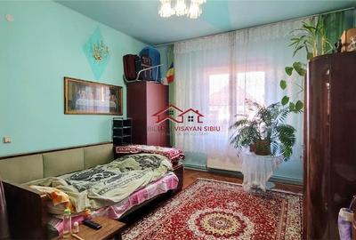 Casă cu 6 camere cu Canalizare în Central - 11
