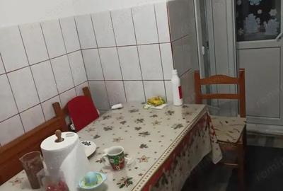 Apartament cu 3 camere decomandat în Micro 13 - 1