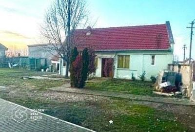 Teren 530 mp cu utilitati, constructie 3 camere cu centrala proprie,zona Poltura - 7