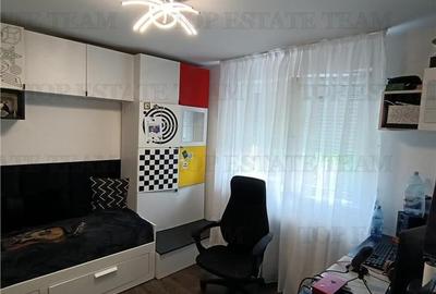 Apartament  de vanzare 4 camere si curte/ Domnesti - 11