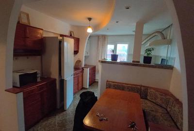 Apartament cu 3 camere decomandat în Lunei