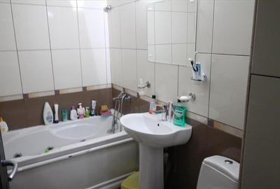 Zona Martir Closca - 2 camere decomandate - 9