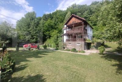 Exclusivitate!! Casa 4 camere, 140 mp, 2 nivele, teren+padure 2500 mp, Coldau