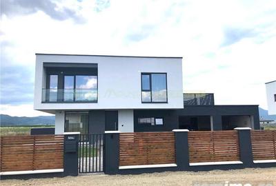 Casă cu 4 camere cu Canalizare în Cristian - 2