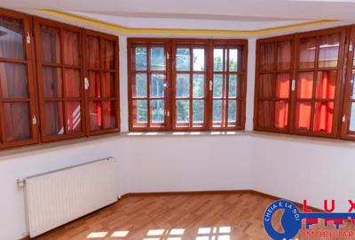 Casă cu 4 camere cu Teren 110 Mp în Central - 2