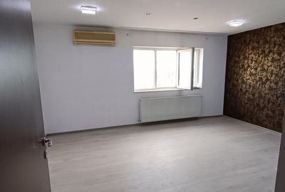 Apartament cu 3 camere decomandat în Sebastian