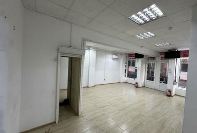 Spațiu comercial, de 50 mp, în Central - 3