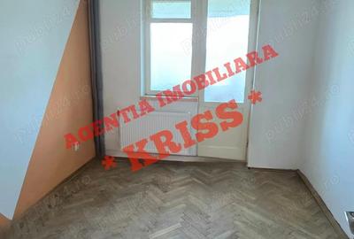 Apartament cu 3 camere semidecomandat în Calea București - 9