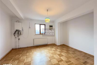Casă cu 10 camere cu Canalizare în Central - 9