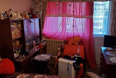Apartament cu 3 camere semidecomandat în 1 Mai - 28