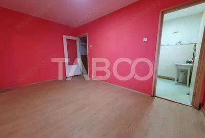 Apartament 2 camere semidecomandat 40 mp utili + 3 mp balcon etaj 2 - 3
